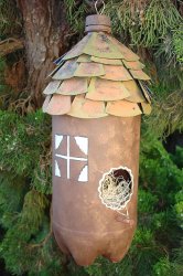 Fave-Crafts-Plastic-Bottle-Birdhouse