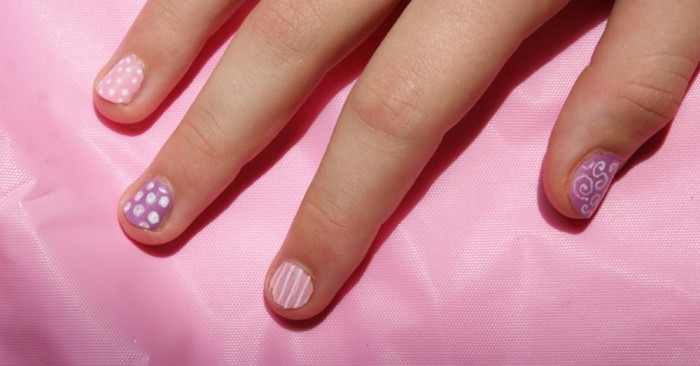 Super Easy DIY Nail Art - anyone can get great results with this easy technique!